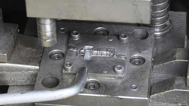 精密塑胶模具怎么做：工艺流程与关键要点