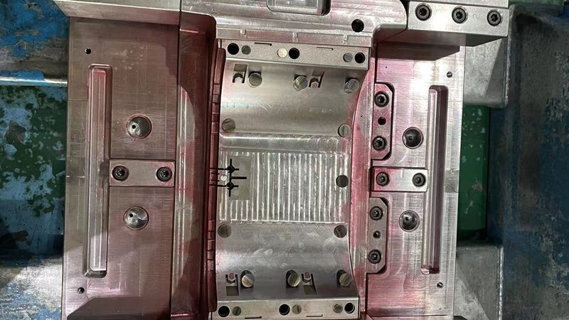 模具设计与制造：本质差异与关键要点**